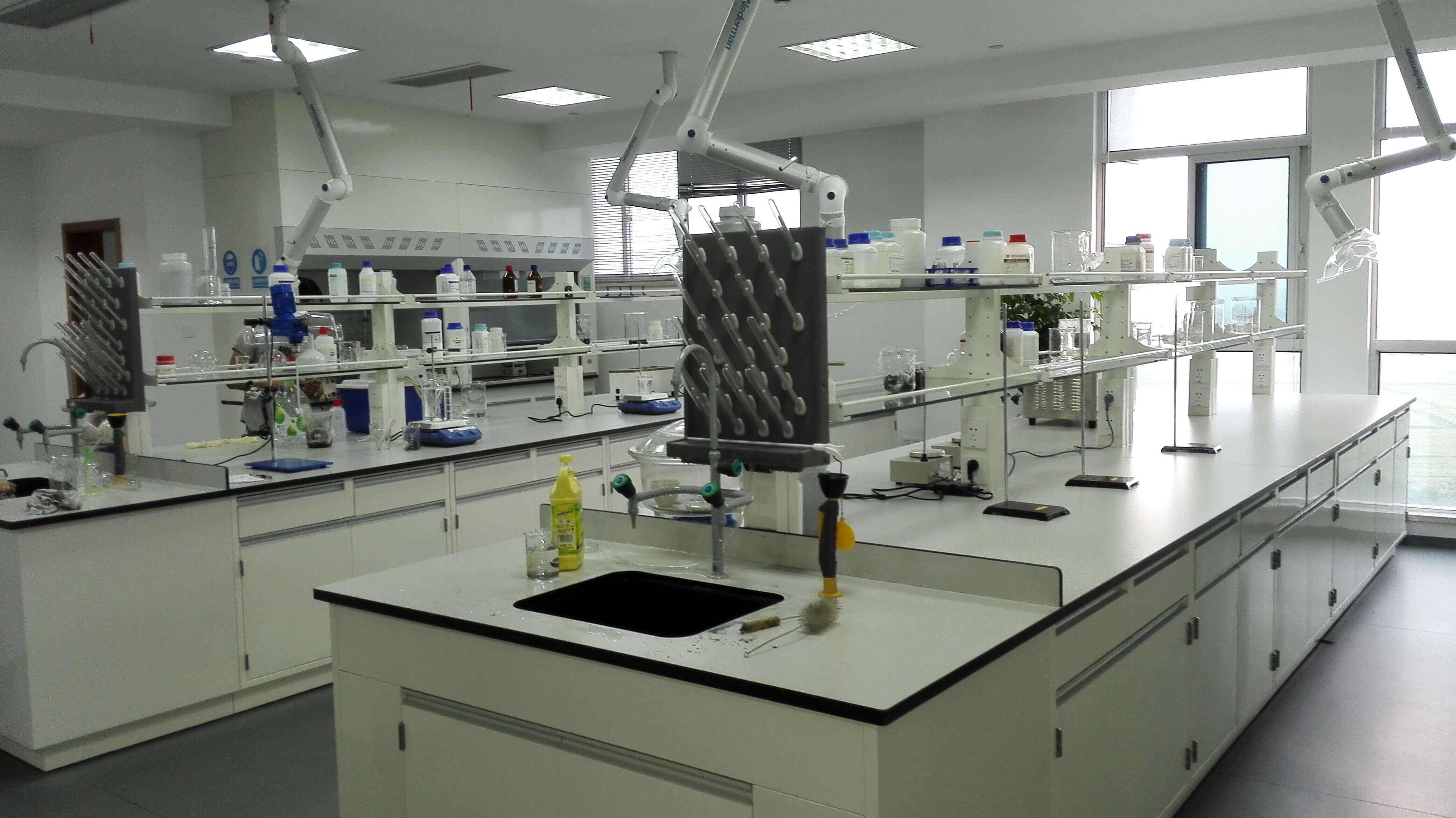 申江不锈钢储气罐在制药厂实验室的应用 申江不锈钢储气罐在制药厂实验室的应用